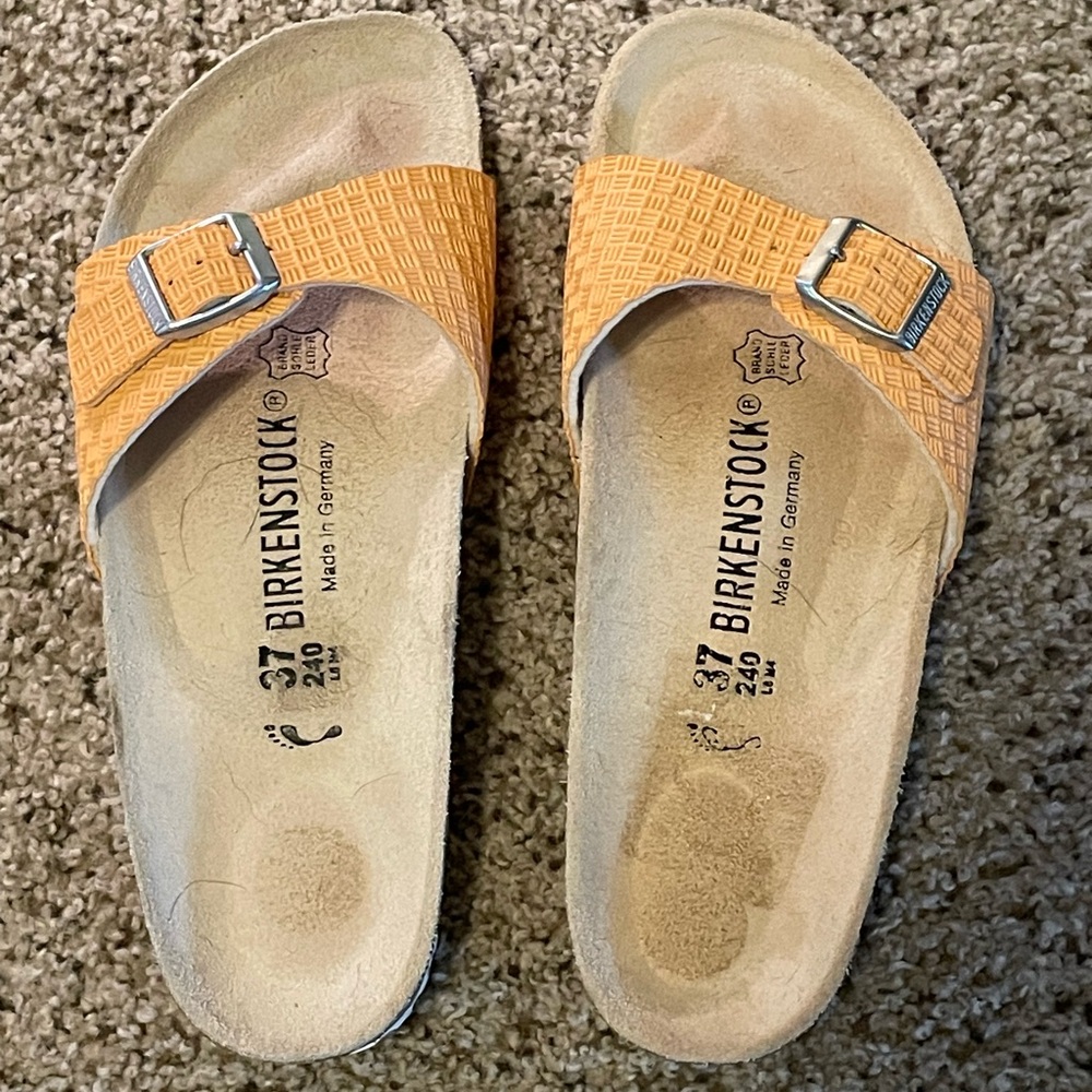 Birkenstocks yellow 37